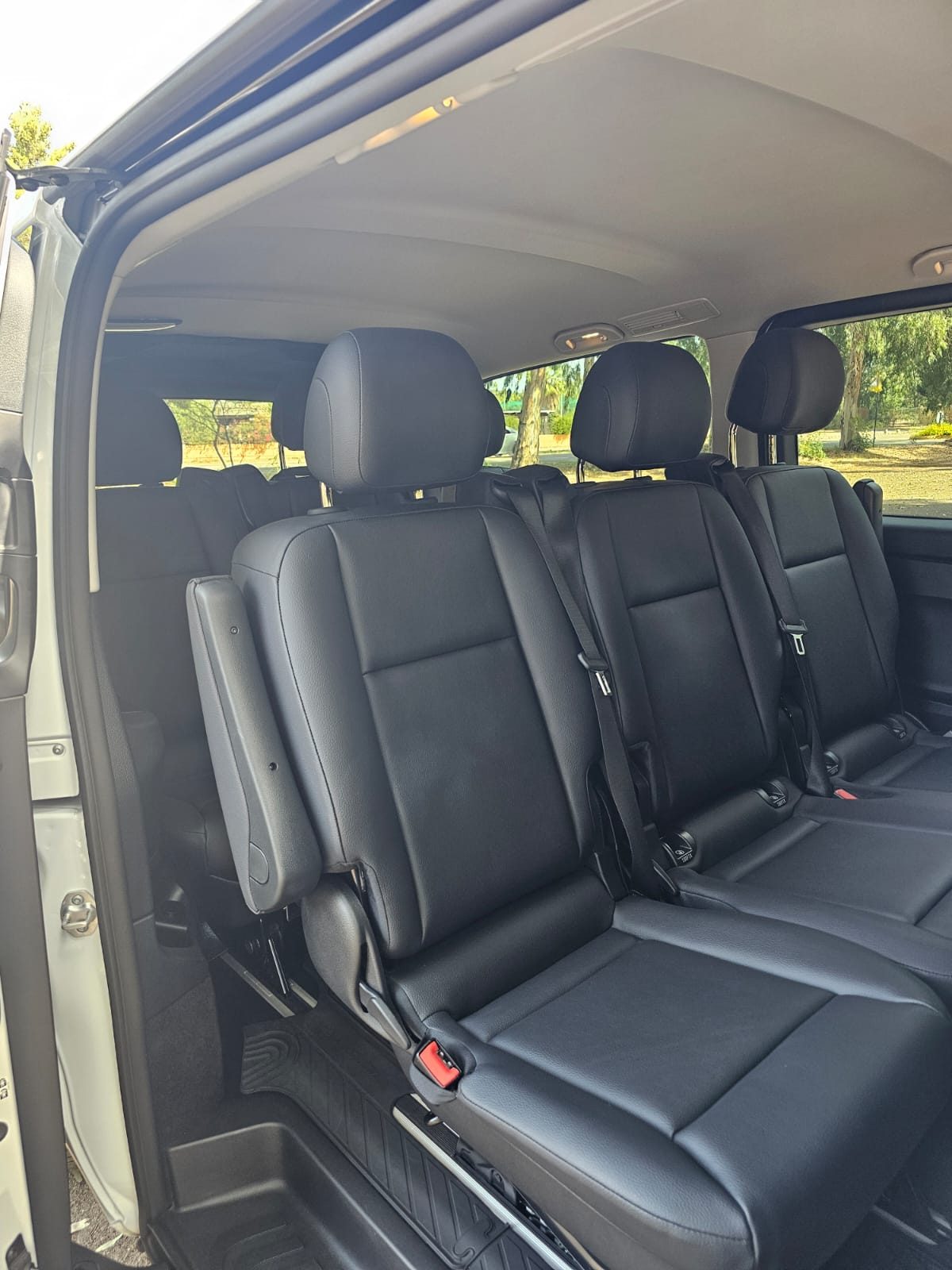 Passenger space seen from the driver seat