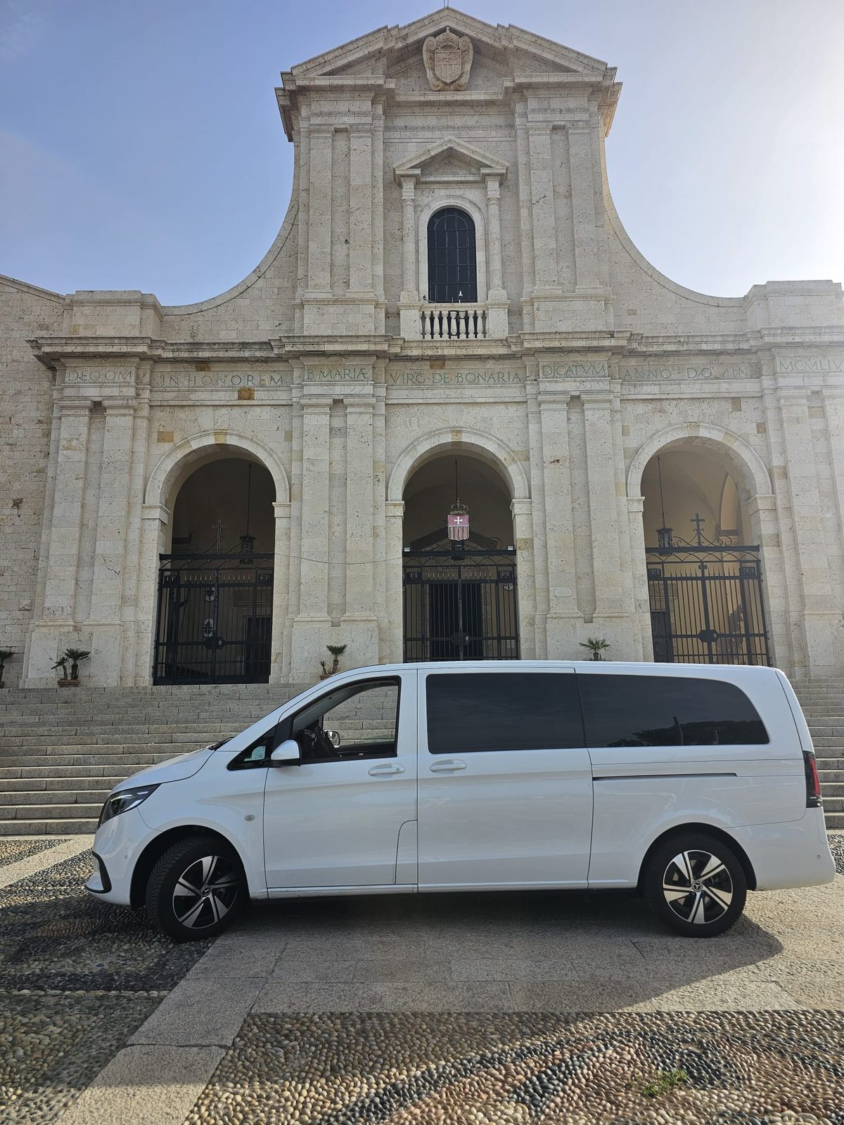 Mercedes Vito Tourer parked in front of a historic church